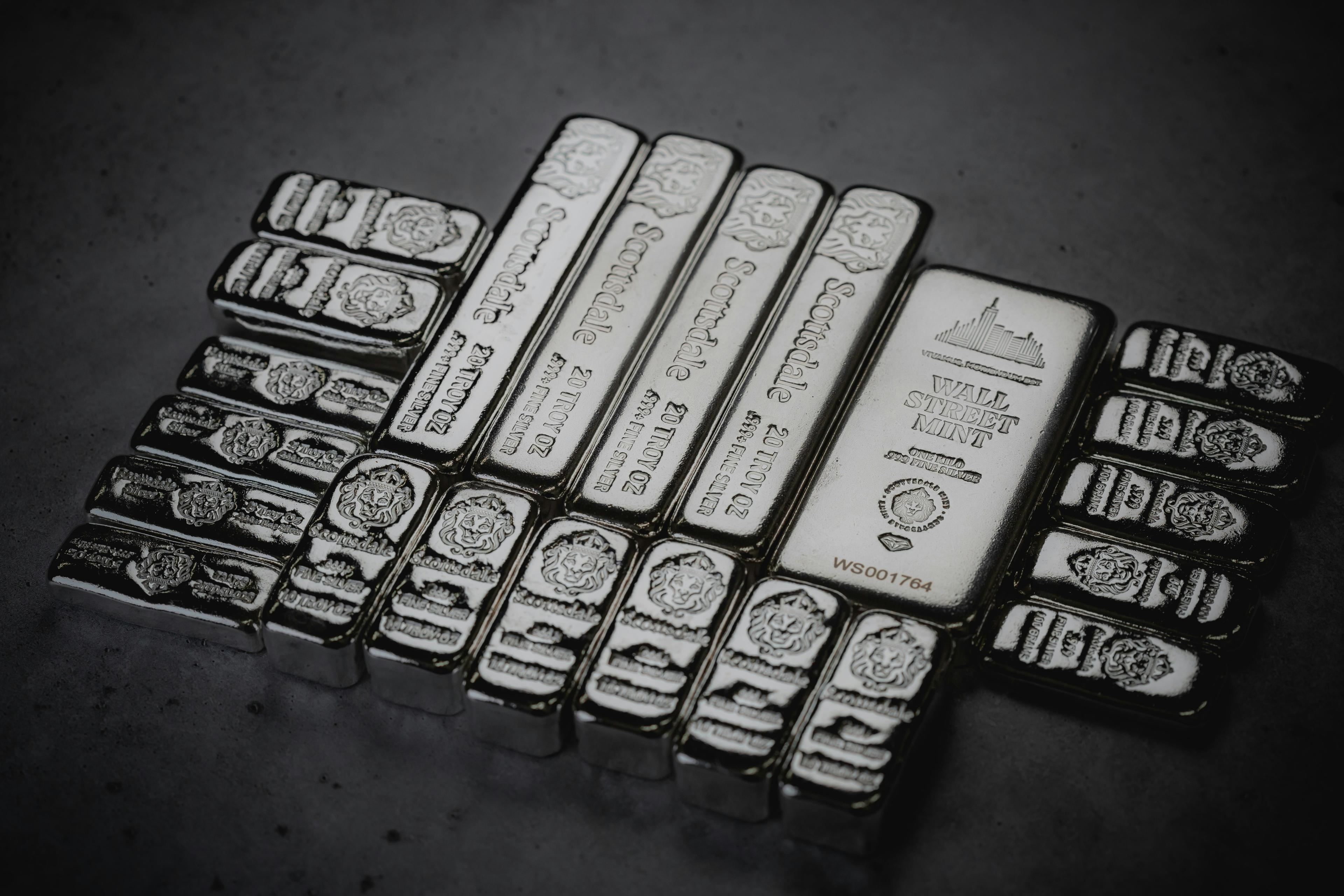 Coin grading and slabbing